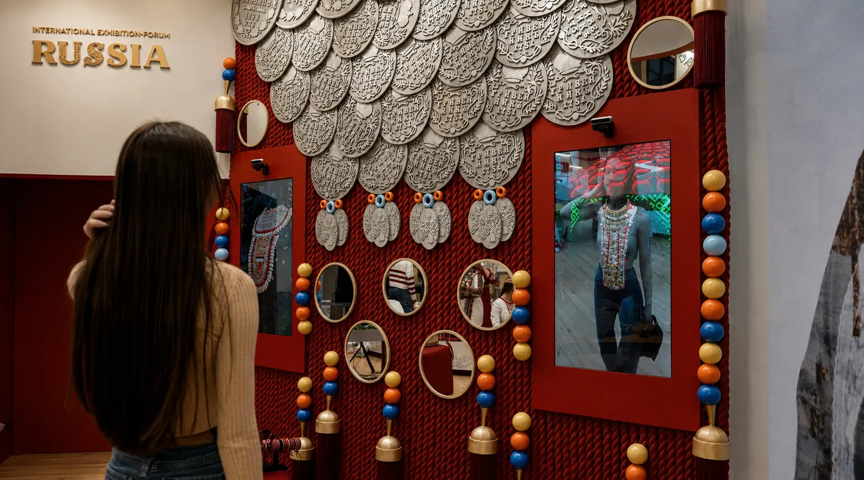 Republic of Mari El stand: “Smart Mirror” AR installation — photo 2